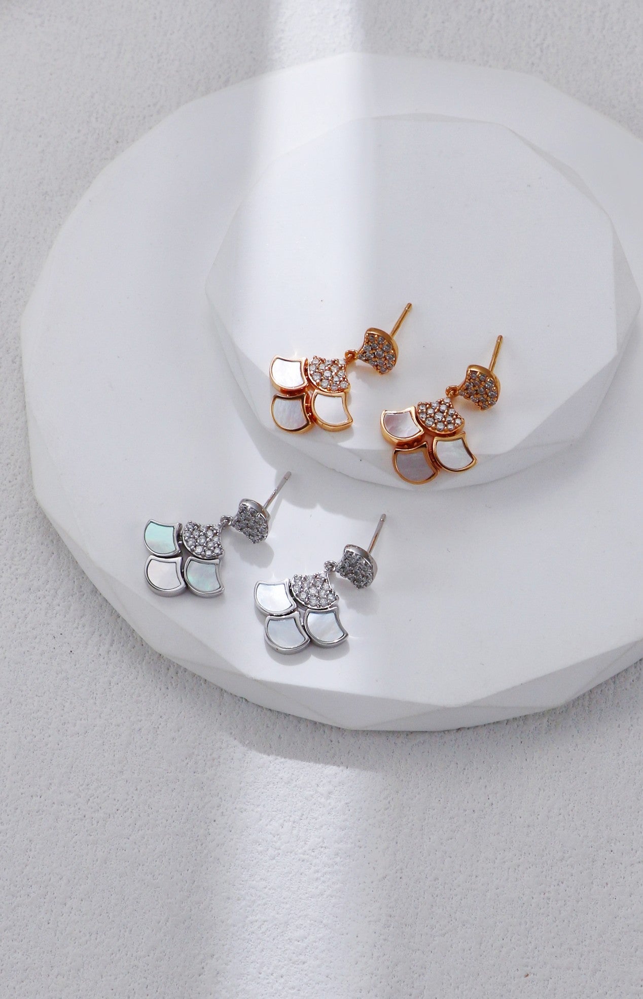 Silver-White Shell Zircon Earrings